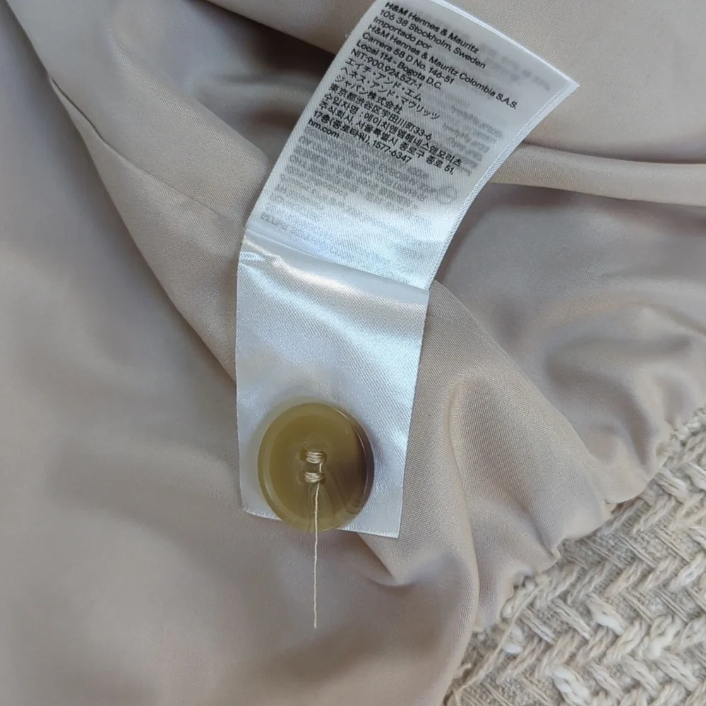 H&M, beige Tweed short jacket/blazer. Size Medium